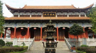 夹山寺，闯王陵！一代枭雄身先死，狼烟绝迹千古迷……
