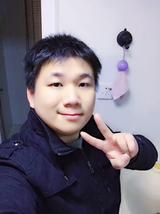 好久没自拍啦！哈哈！美图一下还能看！