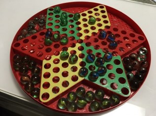 很久没玩这个啦！跳子棋！