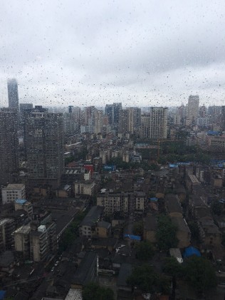 我最喜欢下雨天了！