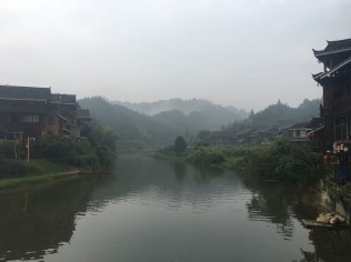 又到此处，远离城市的喧嚣，然而还是不想再来！