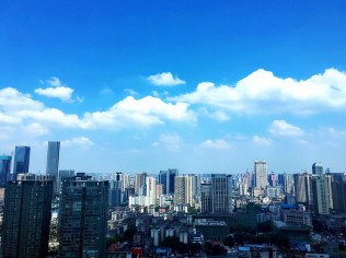 长沙的天空这几天真的很蓝哦！