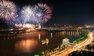 最喜欢过年期间的长沙城了，人好少，景好美……