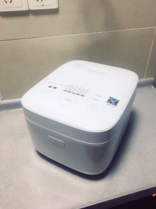 嗯嗯，果然高端大气上档次！值得拥有……小米电饭煲！