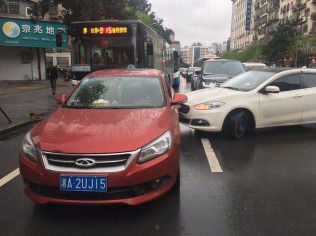 结果今天又蹭了别人的车……背时