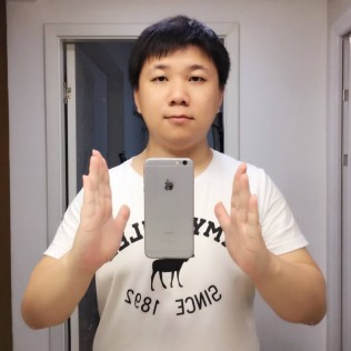 我也试试高难度自拍……