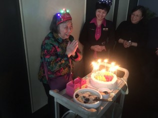 奶奶八十岁生日快乐！