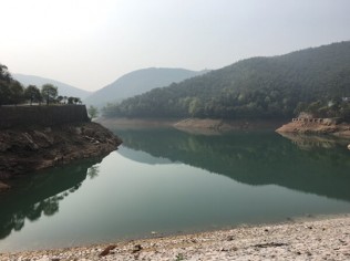 香山冲水库……都干枯了……