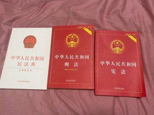 看了半天没找到可以钻的空子……哈哈！