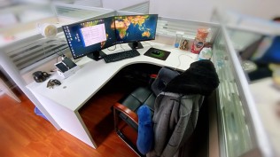 搬新办公室，换新工位。