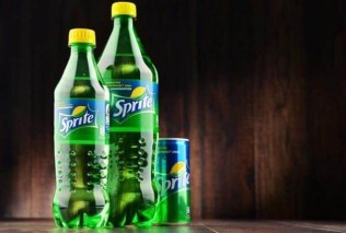 告别60年历史，雪碧宣布永久放弃绿瓶！爷青结……