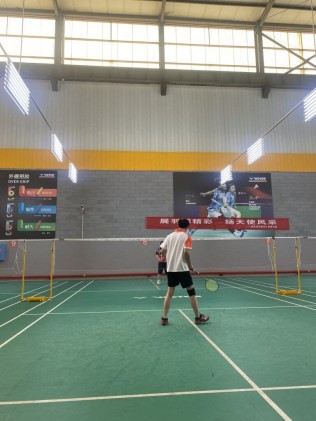 好久没有打羽毛球了