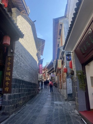 一路吵吵闹闹，一起携手到老！