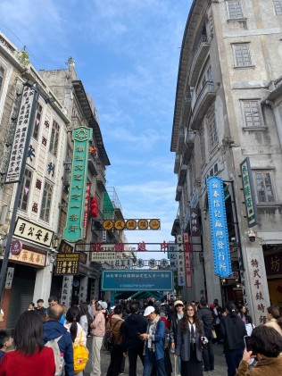 汕头-揭阳，人从众…