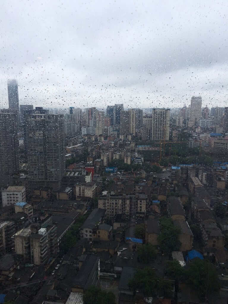 我最喜欢下雨天了！