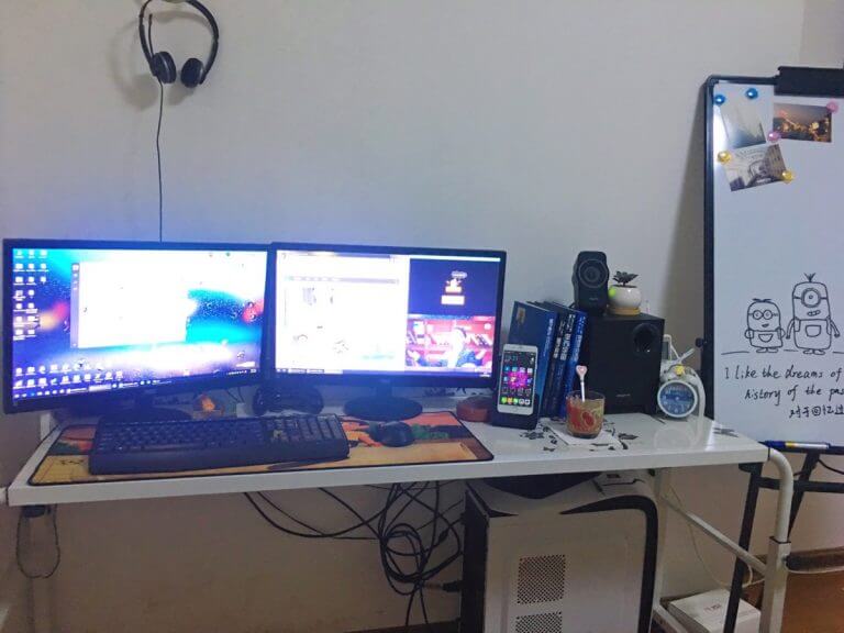 床桌改造的工作台，希望可以酝酿出好的成果……