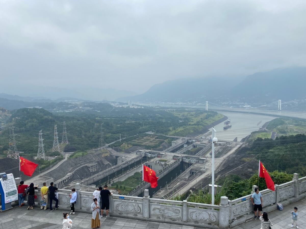 游览三峡大坝