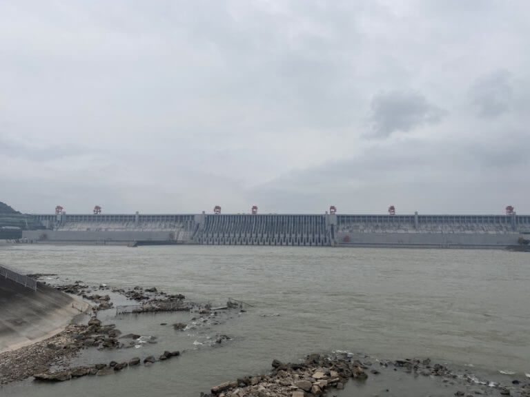 游览三峡大坝