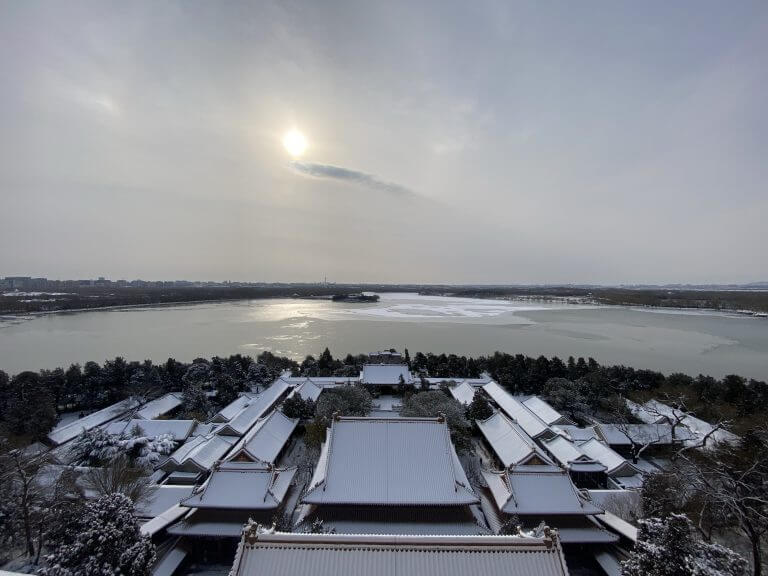 寒潮中冒雪游览颐和园