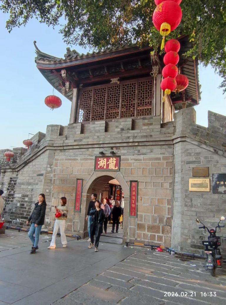 龙湖古寨……