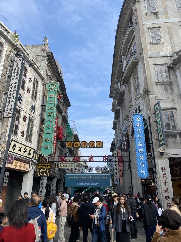 汕头-揭阳，人从众…