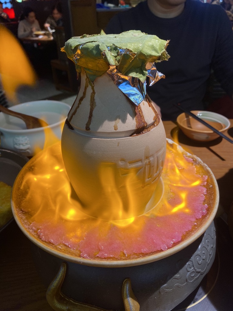 敲碎陶器开吃